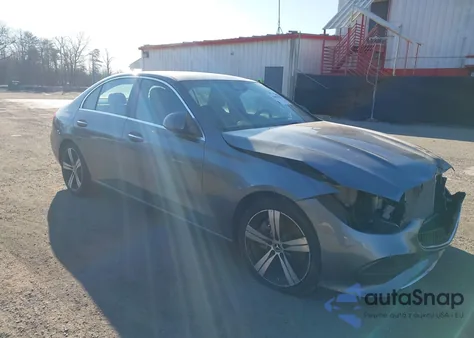 2022 Mercedes-Benz C 300 4Matic z USA, uszkodzony, nr VIN W1KAF4HBXNR039865